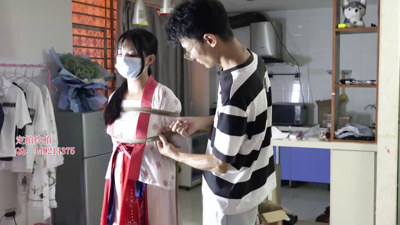 子衿原创绳艺新作品之舞蹈学生古装汉服吊梆踮起脚尖放置！本作品可在线看！
